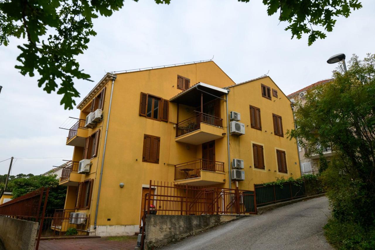 Ivan Apartment *